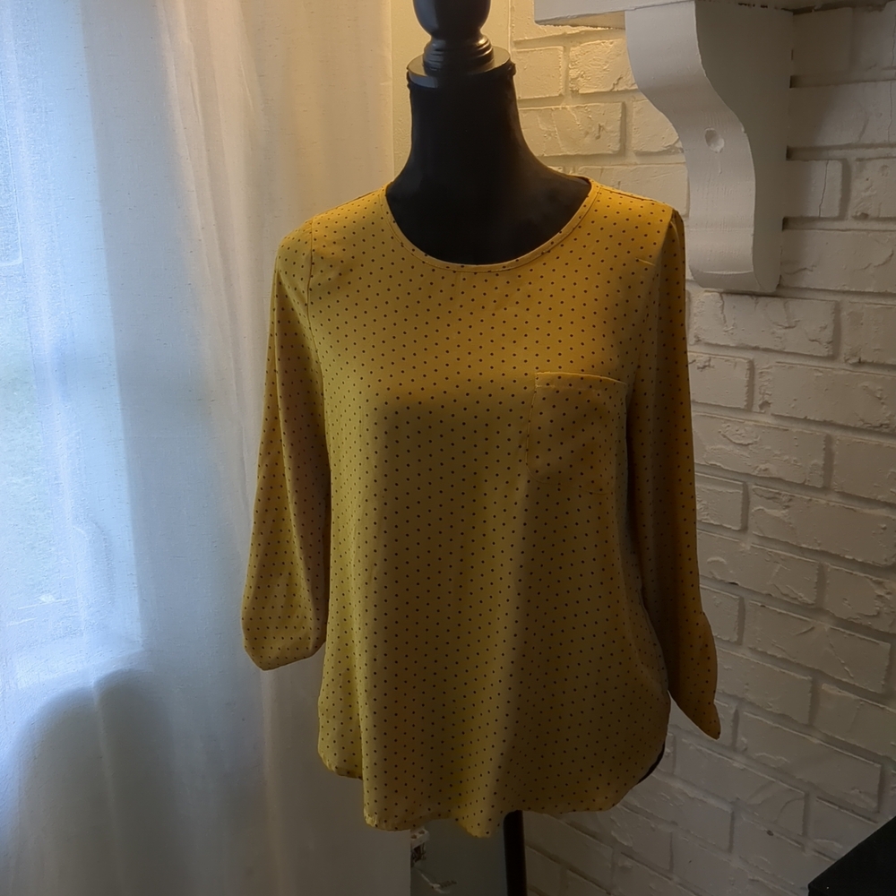 **3/$10** Lily White Gold 3/4 Sleeve Boxy Blouse